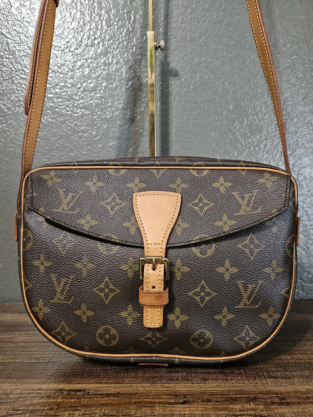 Authentic Louis Vuitton Jeune Fille Mm Monogram Canvas Crossbody - Picture 3 of 17